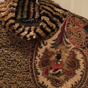 Lee Anderson XL top with appliqué detail